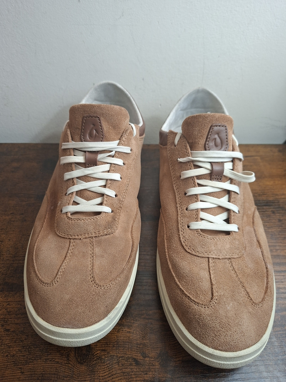 OluKai Pūnini Suede Men’s Sneakers (Tan / Toffee) – Size 13